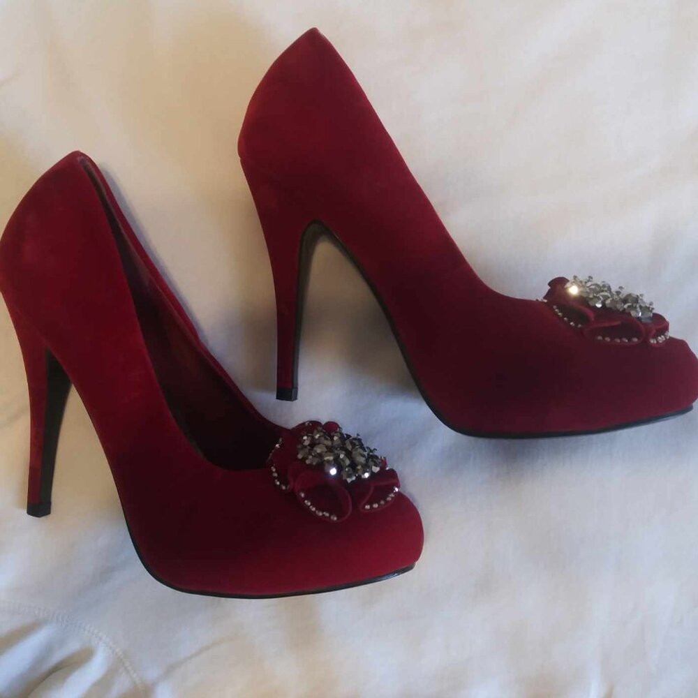 Delicacy Red Shoes Sz 8.5 NEW